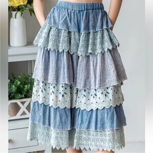 Oli & Hali Layered Lace Tiered Midi shorts